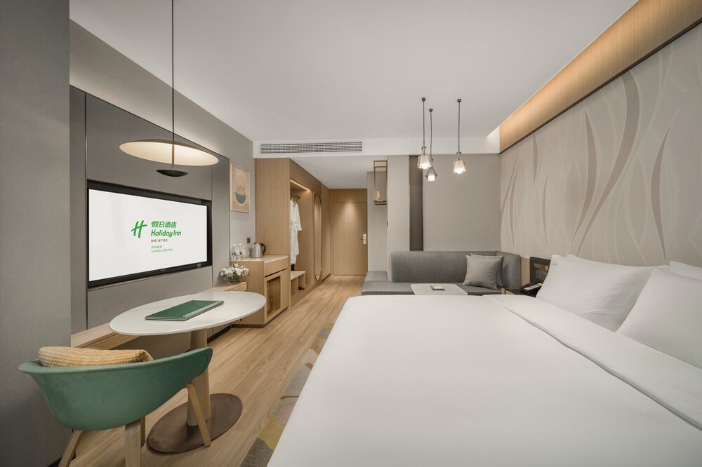 Holiday Inn Luzhou Longjian 12/43