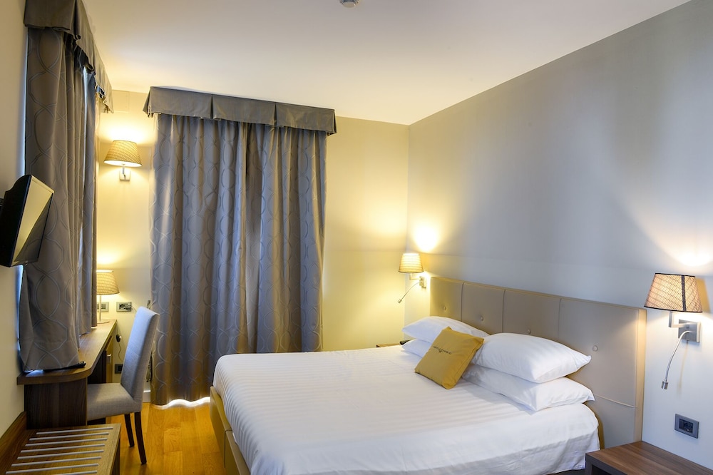 Hotel Castello Di Casiglio 27/79