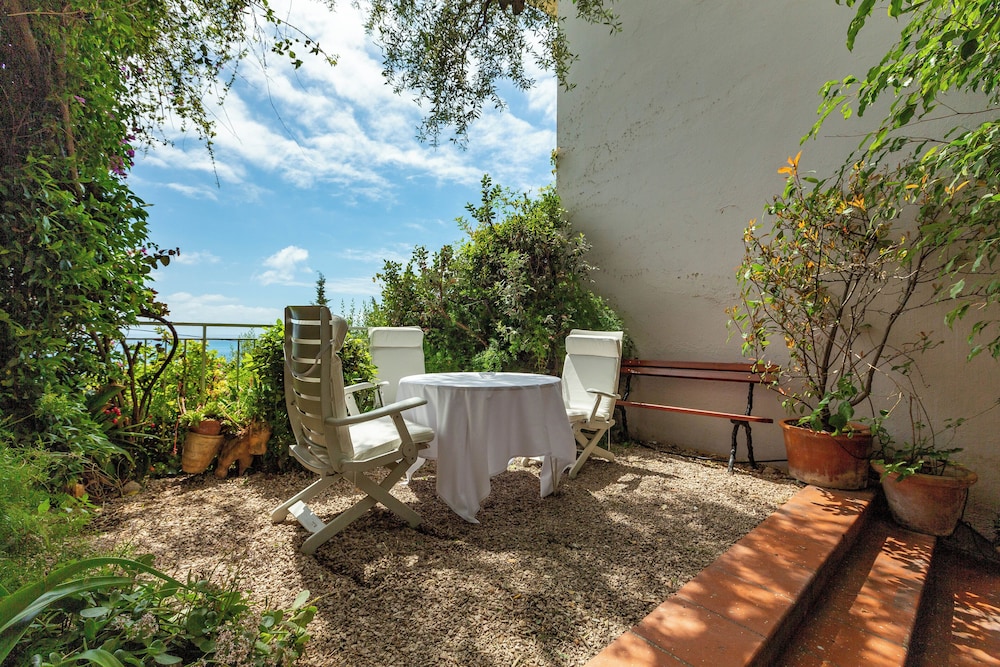 Hotel Le Roquebrune 40/50