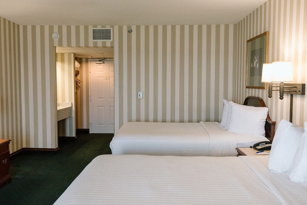 غرفة قياسية بسريرين كوين بدون إطلالة، Bayshore Resort 6/10