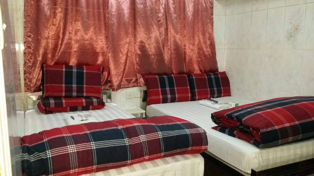 Pay-Less Guest House 19/50