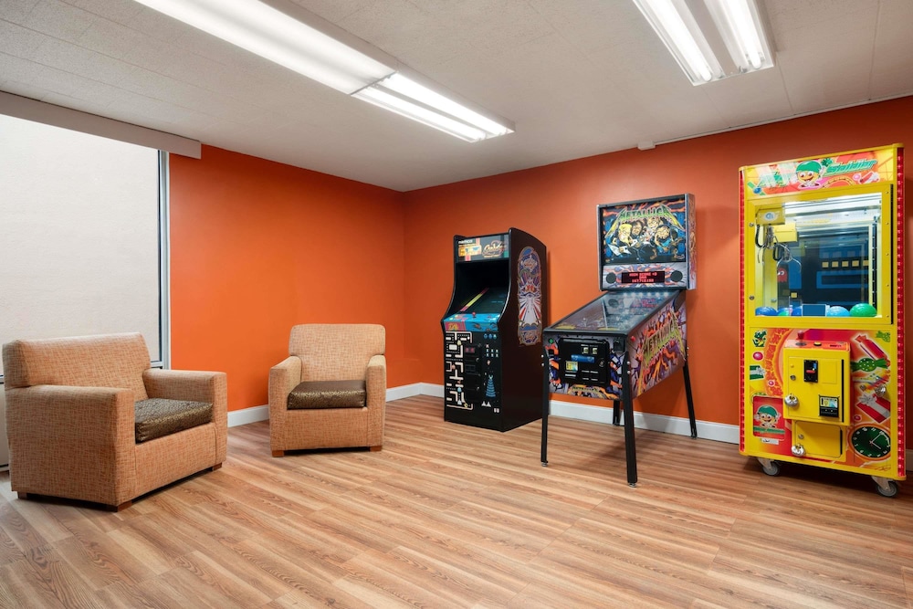Days Hotel By Wyndham Allentown Airport / Lehigh Valley 35/47