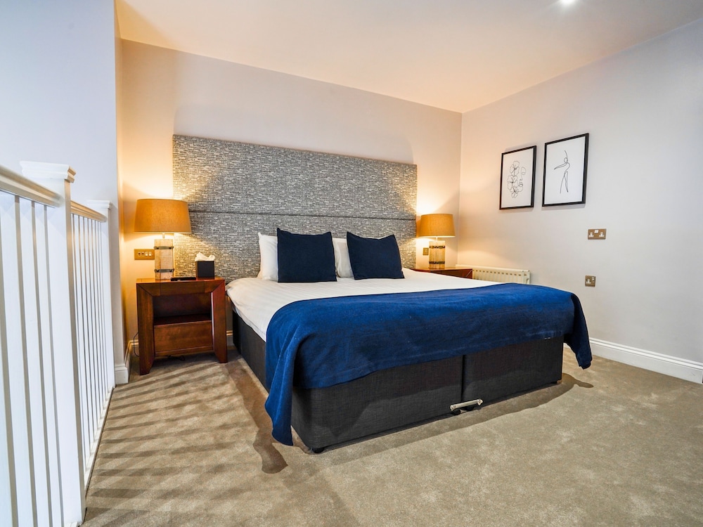 Villiers Hotel Buckingham 6/47