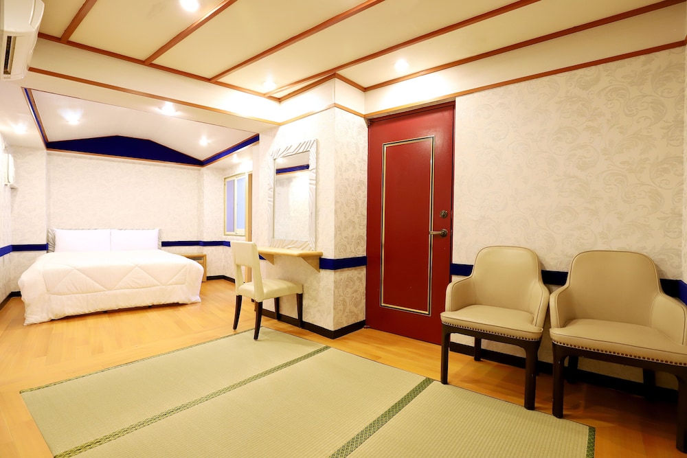 Gorgeous Hot Spring Resort 22/50
