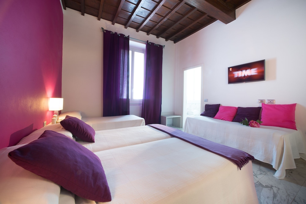 ROOM, QUADRUPLE
