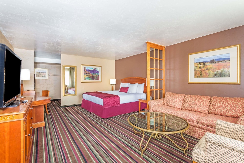 Days Inn & Suites by Wyndham Logan 4/37