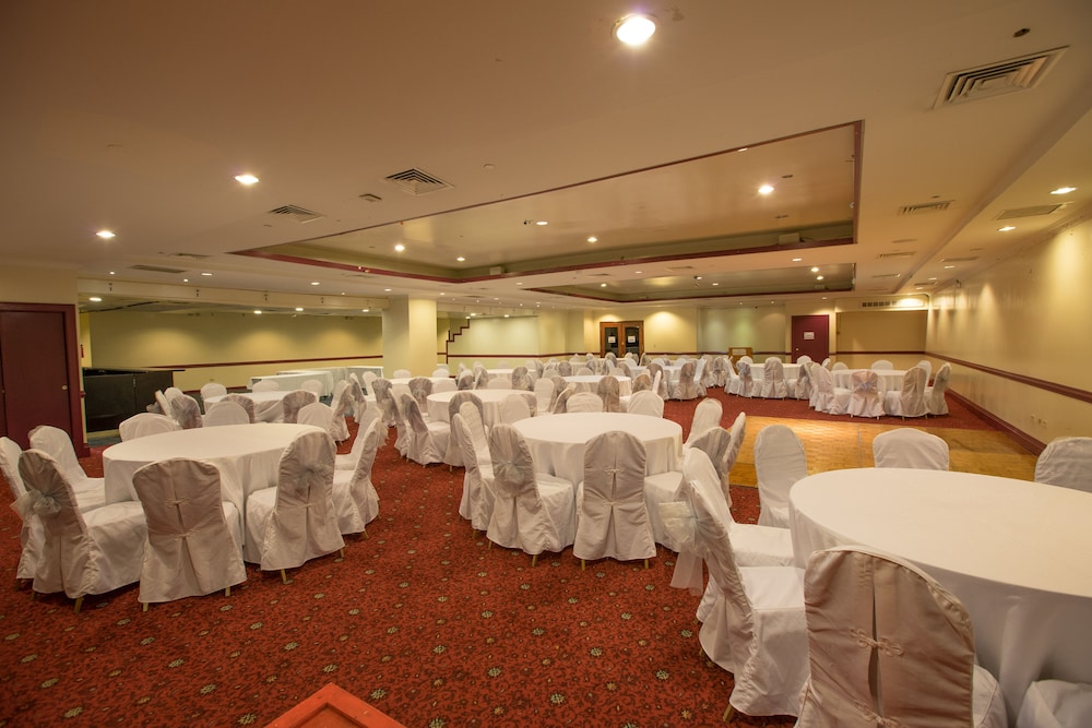 Royal Orchid Guam Hotel 40/50