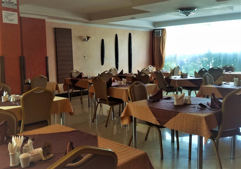 Summerdale Inn 23/32