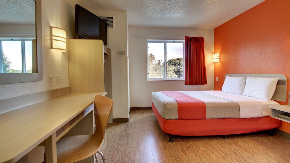 Motel6 Springfield, IL 33/50