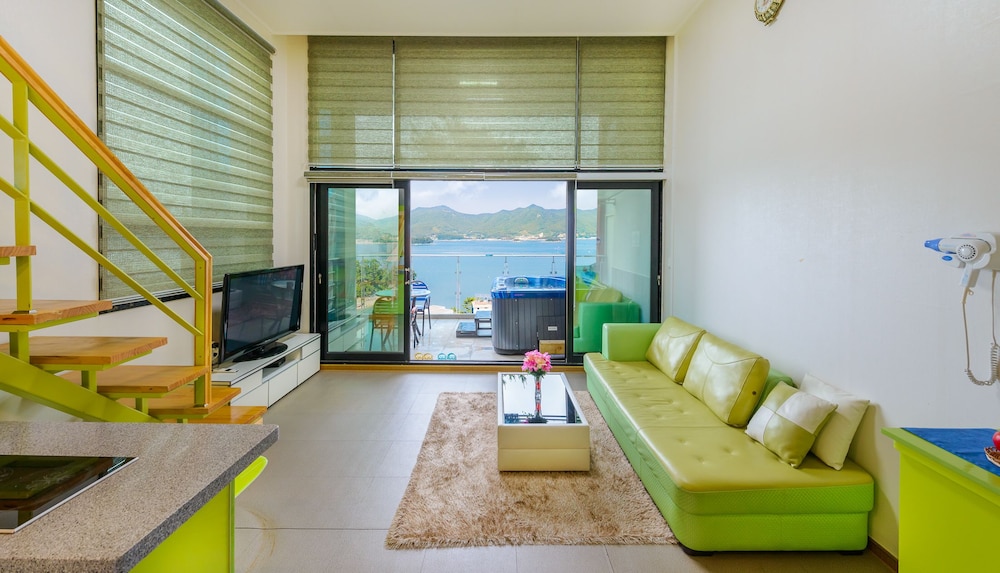 Tongyeong Honey Spa Pension 31/50
