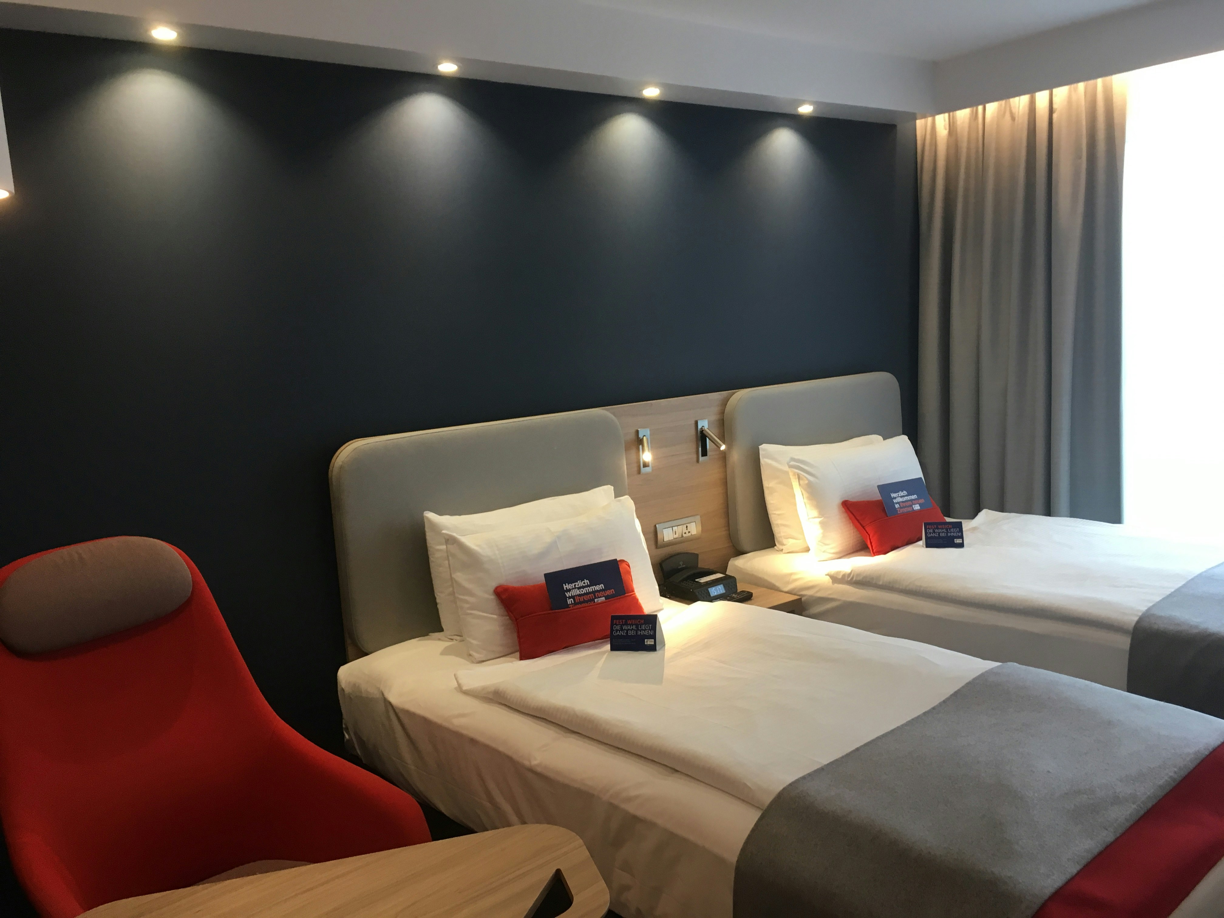 HOLIDAY INN EXPRESS ZURICH AIRPORT 32/80