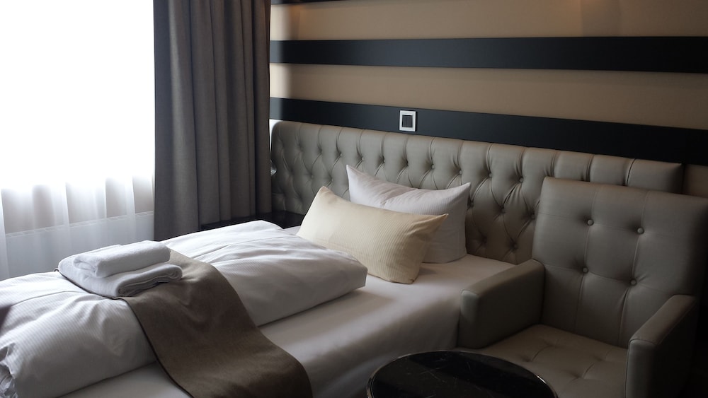Skyline Hotel 30/66