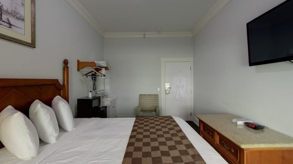 Warfield Hotel 14/32