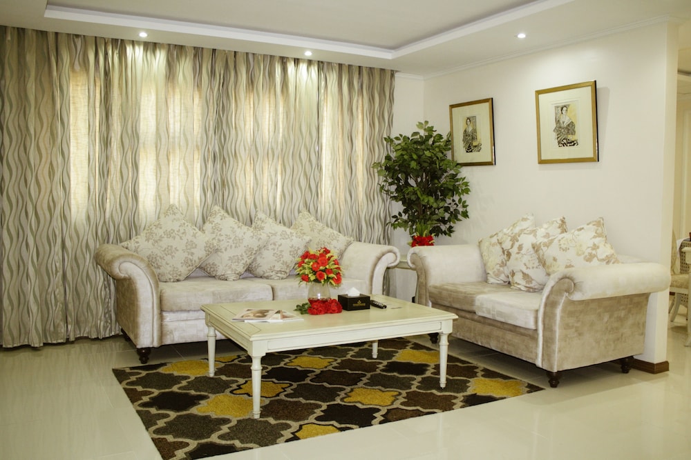Golden Prince Hotel And Suites 30/50