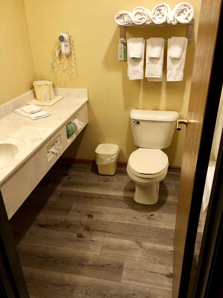 Quality Inn Greenville North 14/40