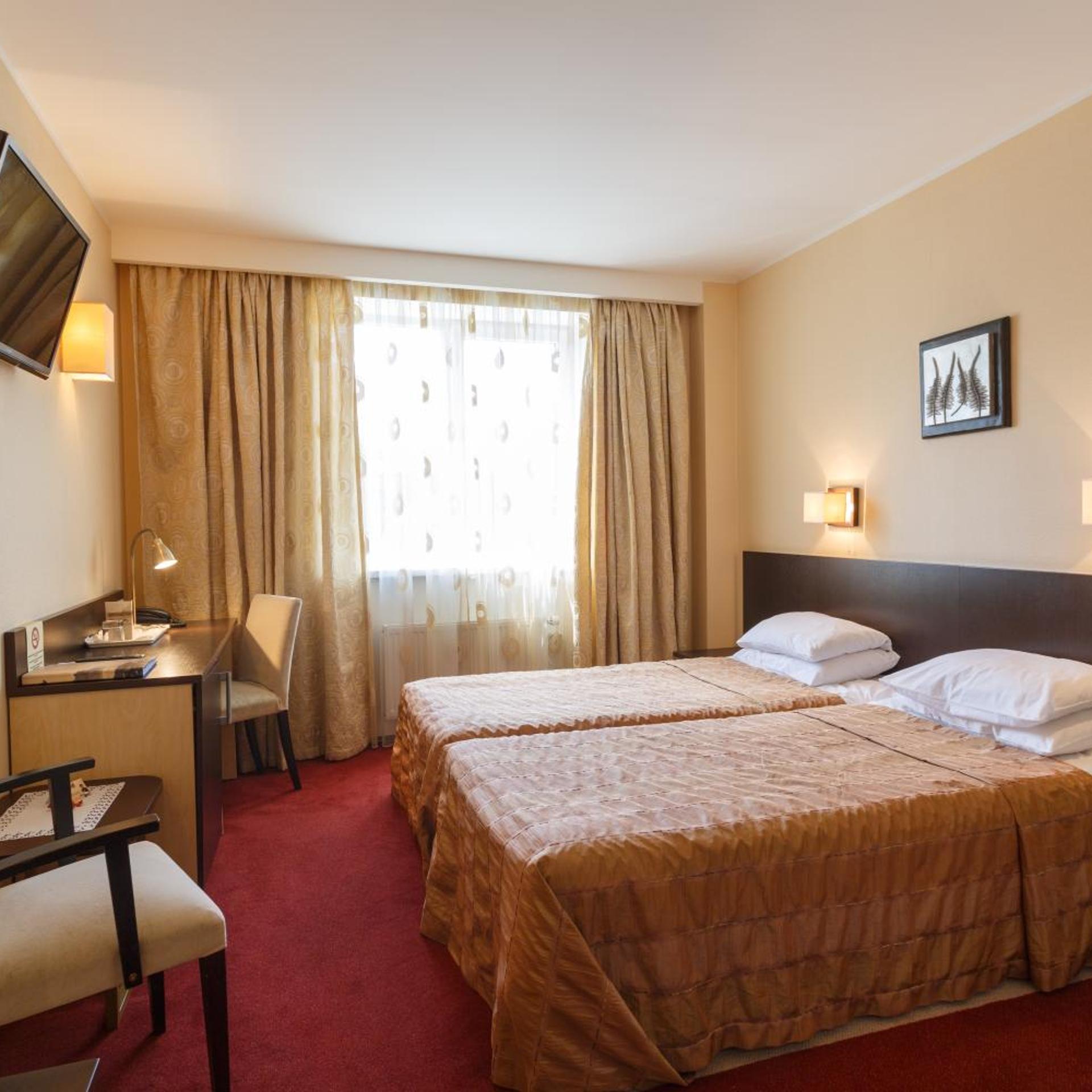 Room, Double or Twin Bed, with Pool