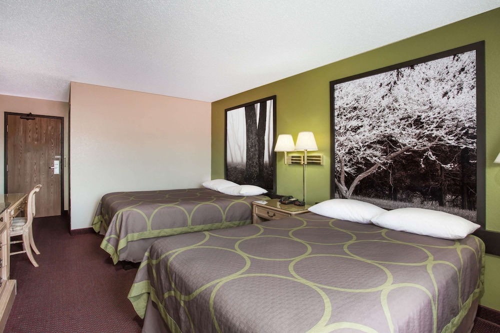 Super 8 By Wyndham Salem VA 6/11