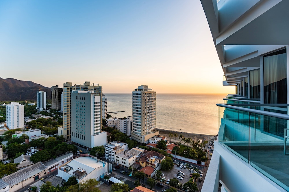 AC Hotel by Marriott Santa Marta 48/65