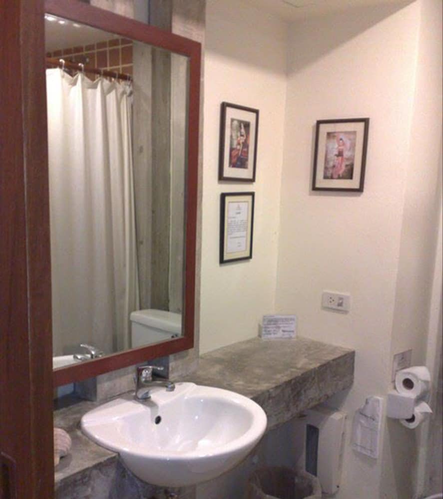 Nirvana Boutique Suites 48/50