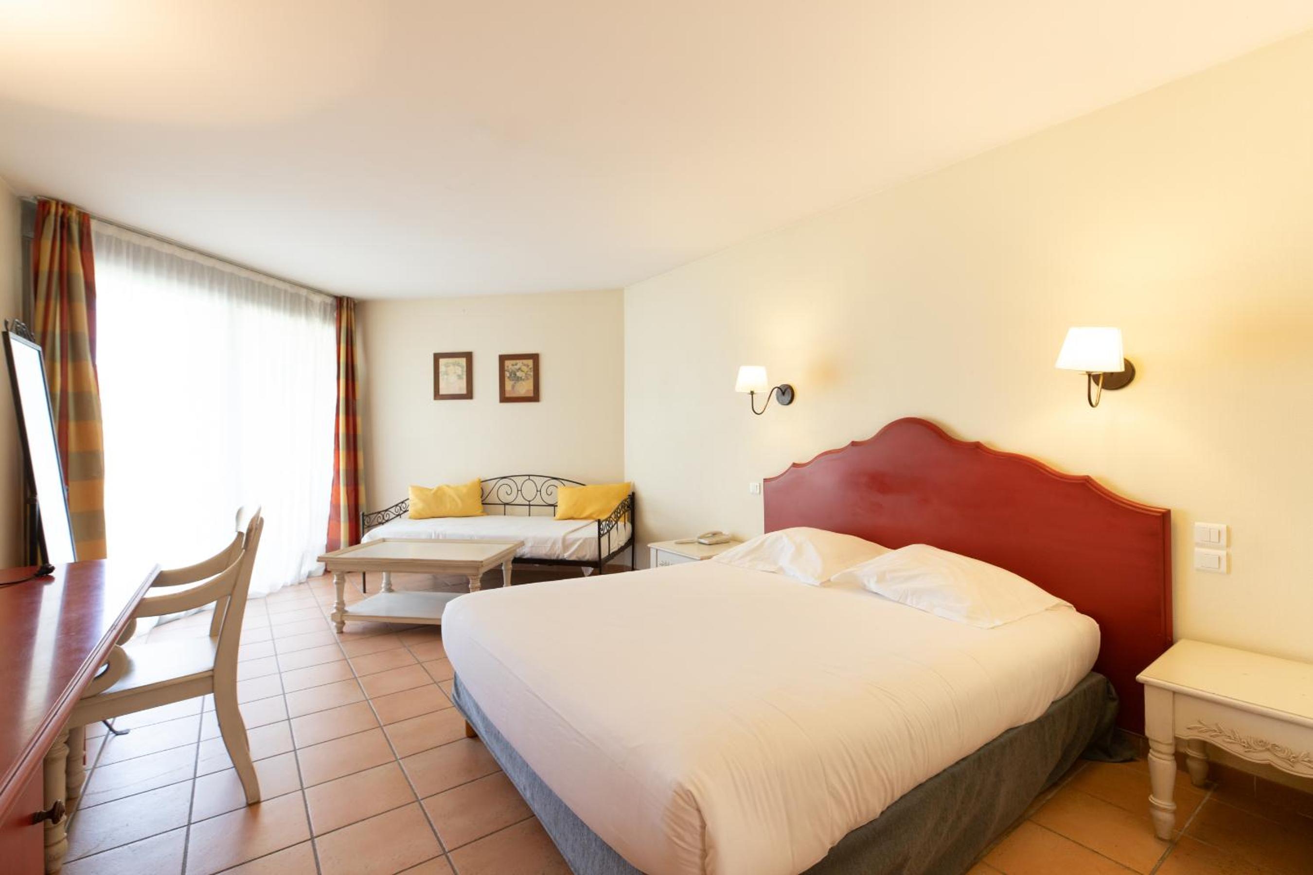 Standard, Quintuple, 2 King Beds, Patio