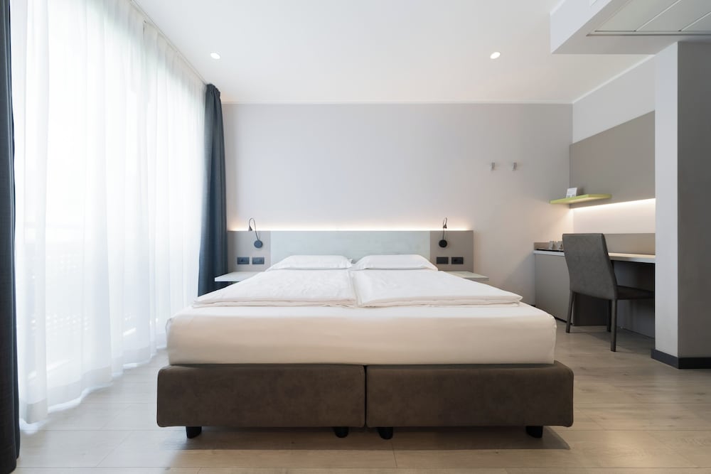 STANDARD, DOUBLE BED