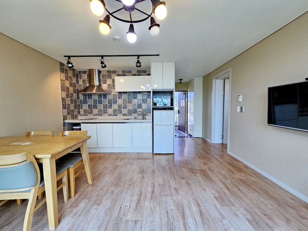 Haeden Ville 13/62