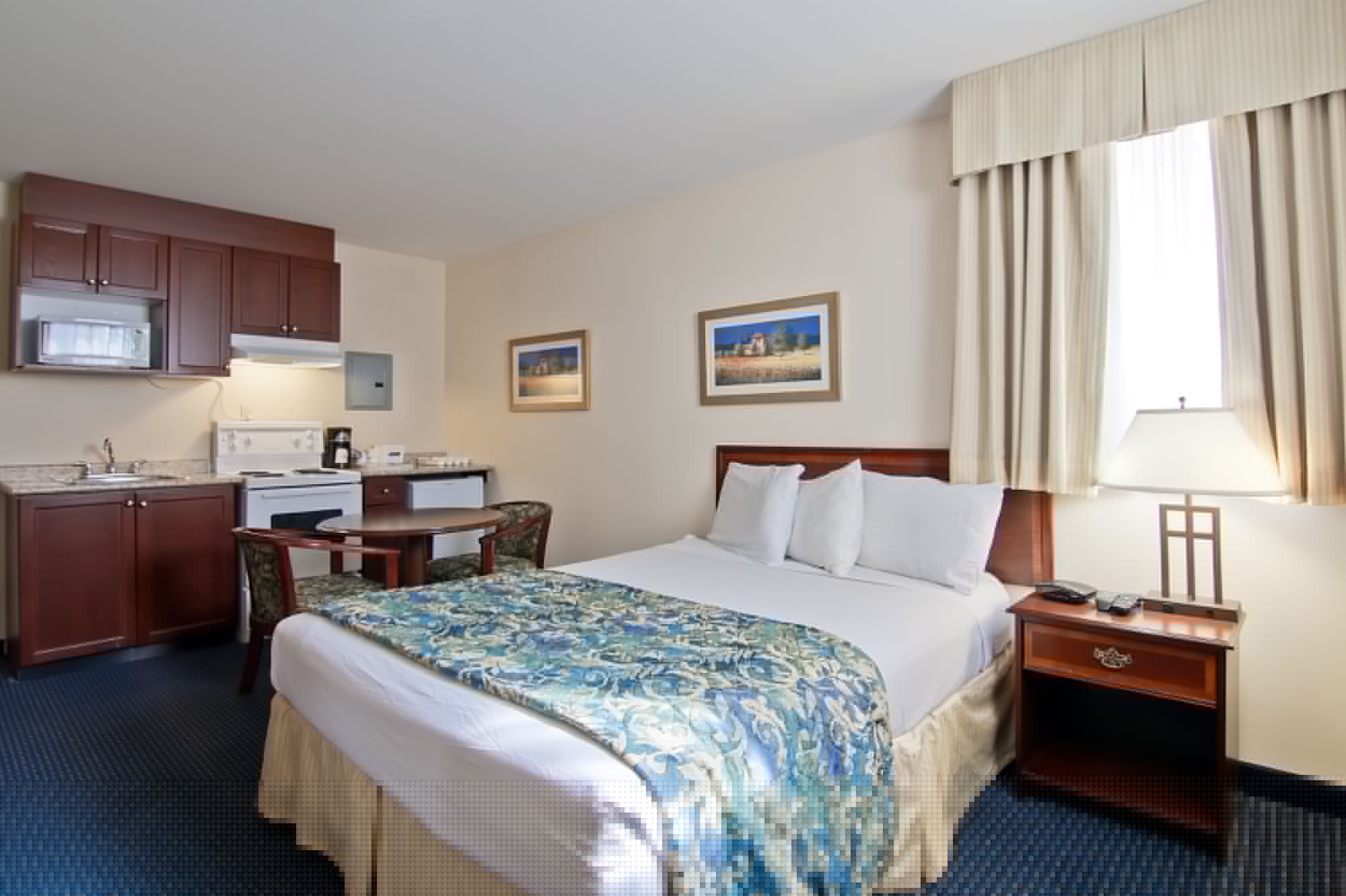 Efficiency, Queen Bed