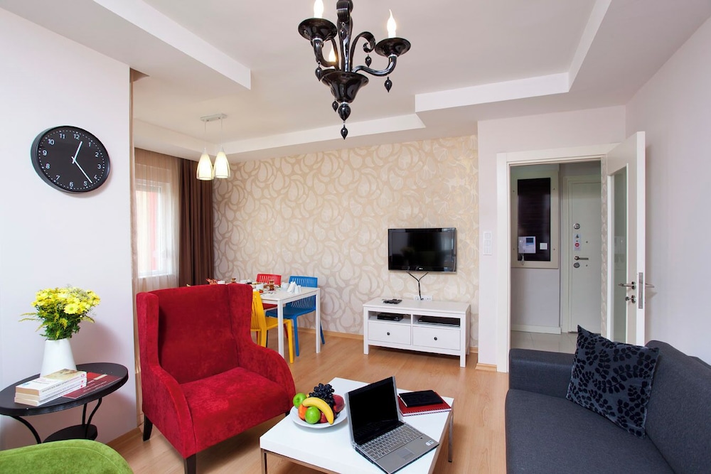 The Room Hotel & Apartments 41/63