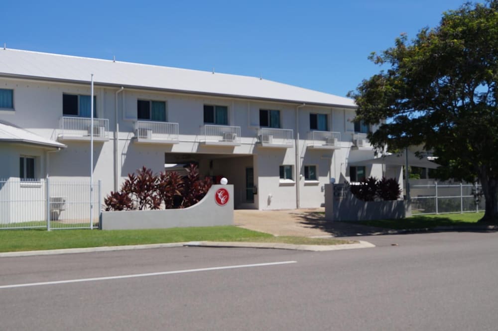 Castle Crest Motel 7/57