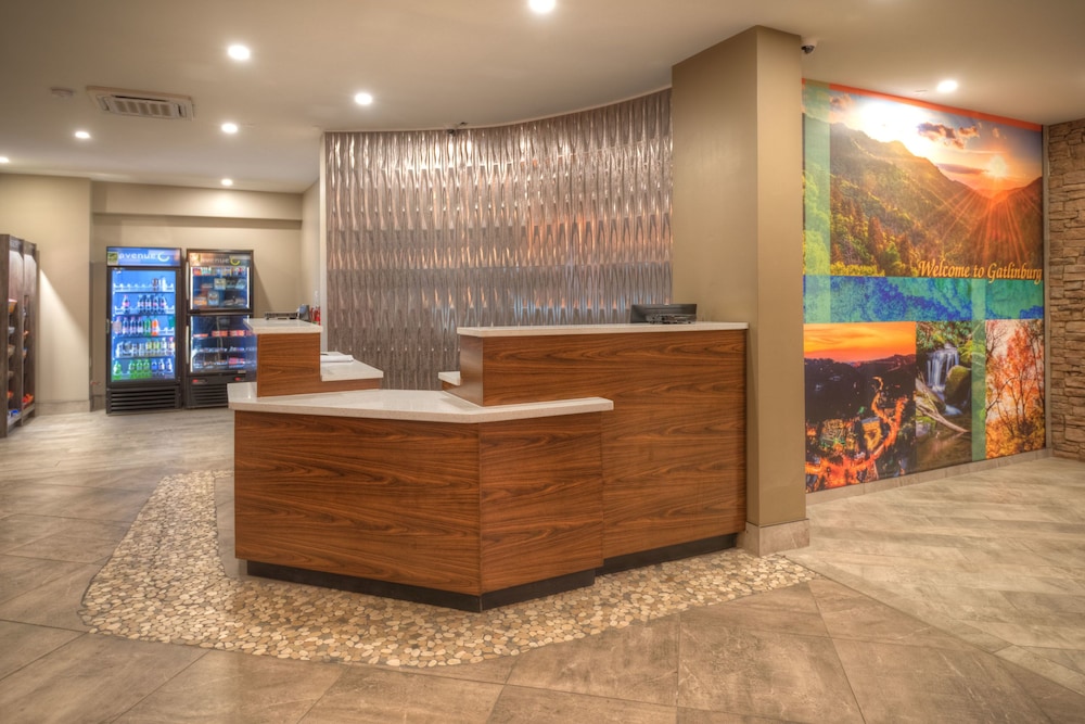 Clarion Pointe Downtown Gatlinburg photo5