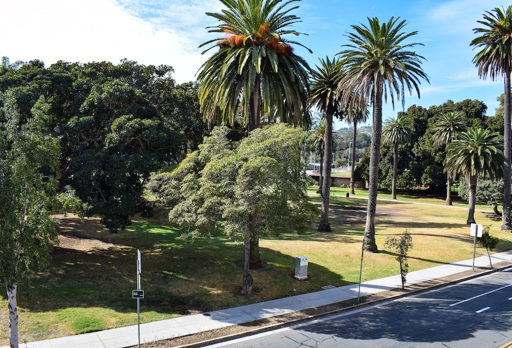 Beachside Inn 41/71