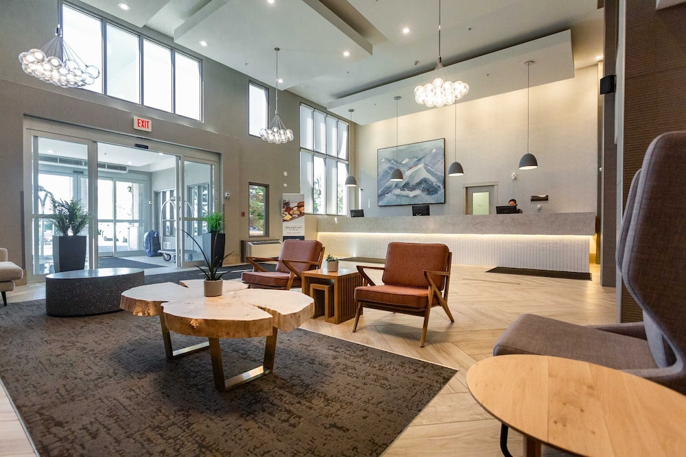 Sandman Hotel Calgary Airport 35/48