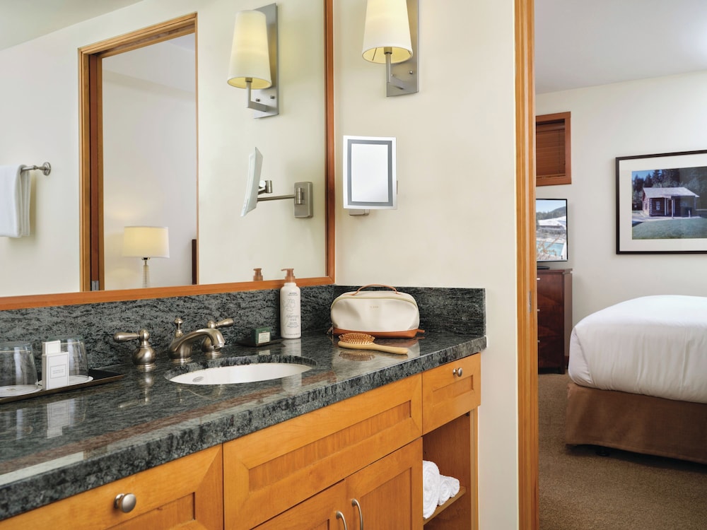 Pan Pacific Whistler Village Centre 59/59