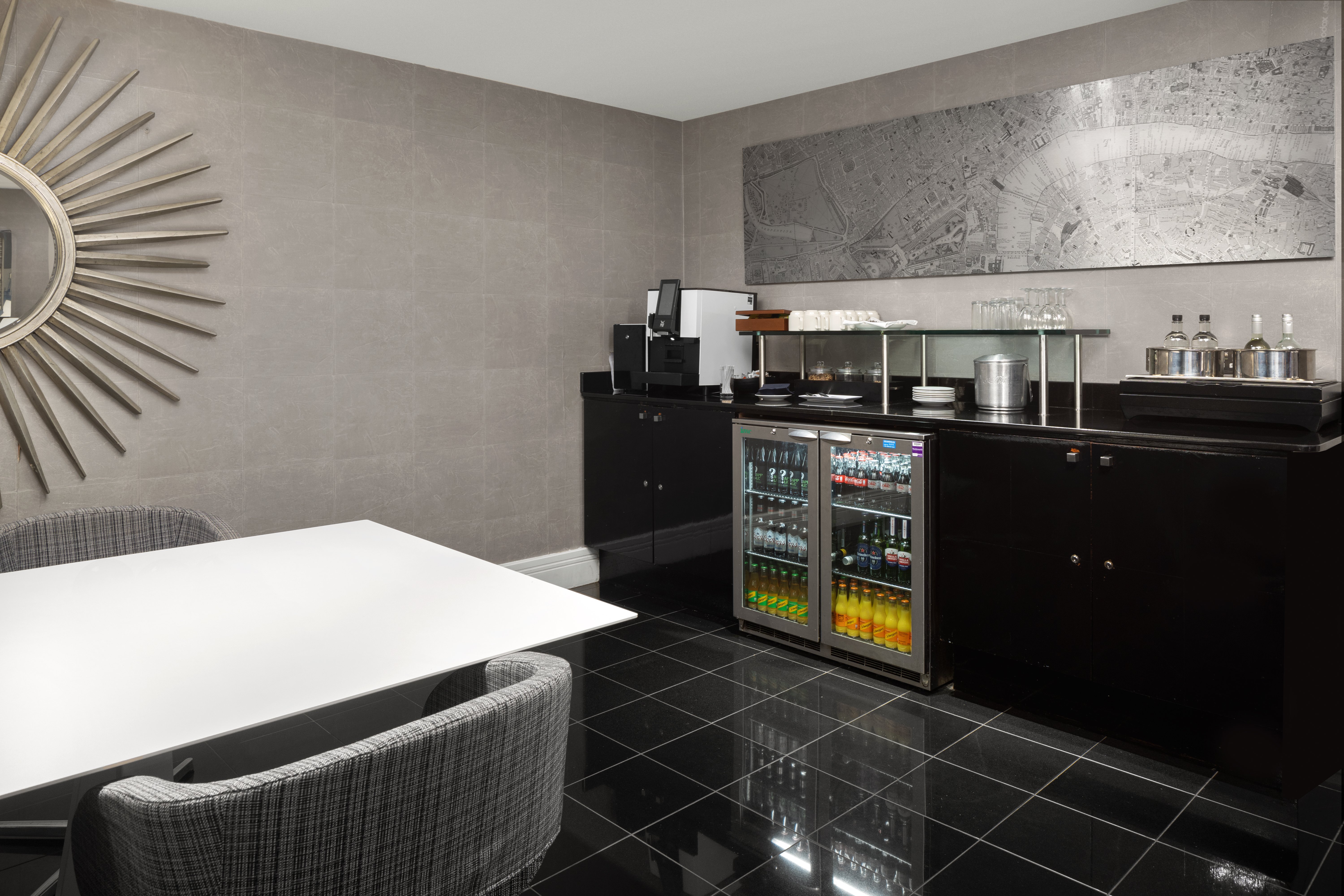 Crowne Plaza Ealing 11/76