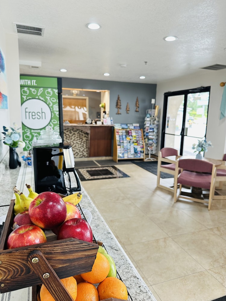 Timberland Inn & Suites 48/63