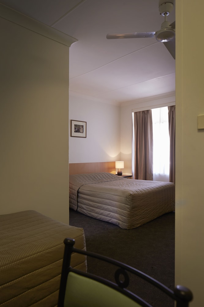 Baileys Parkside Motel by VetroBlu 22/55