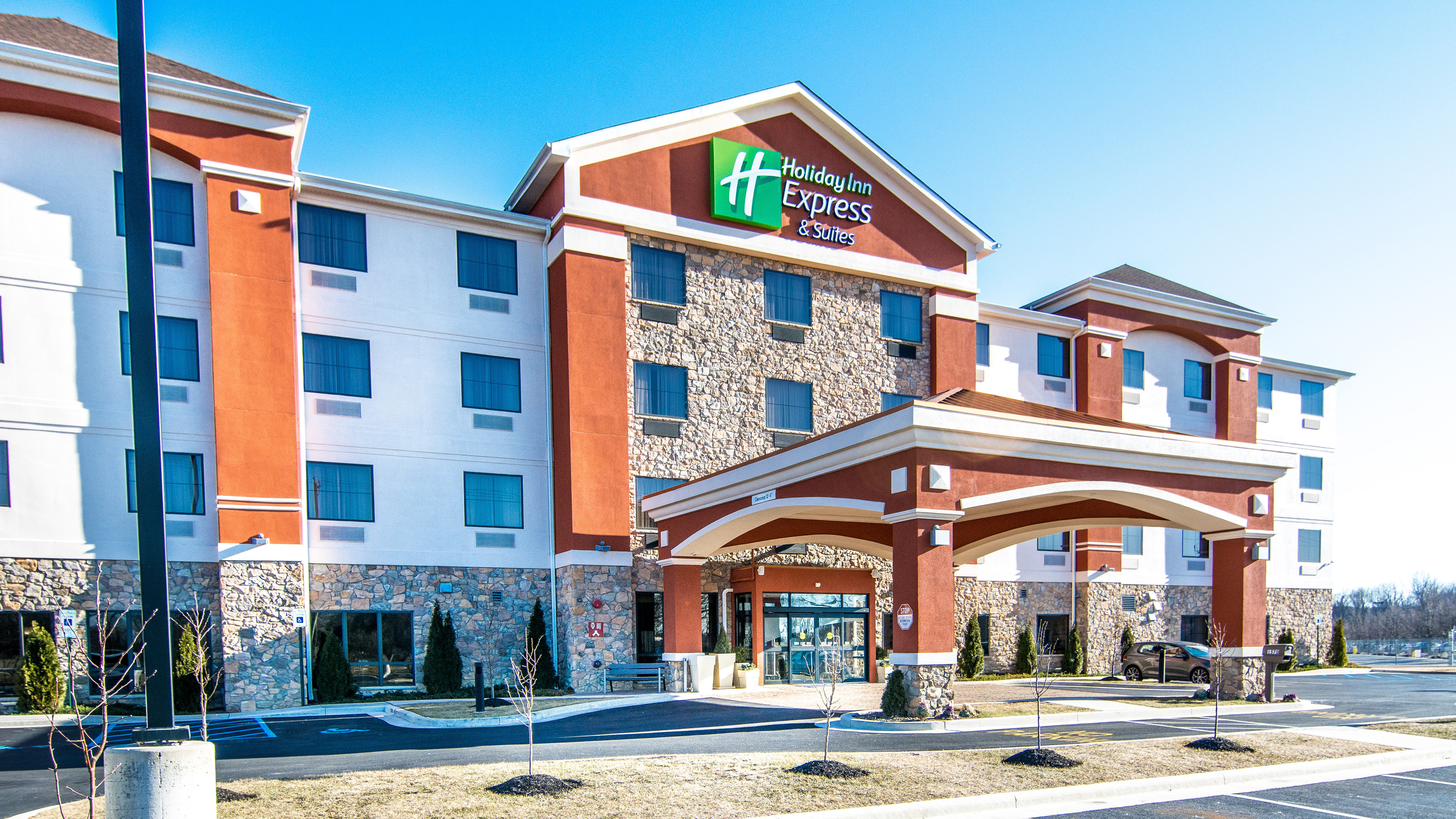 Holiday Inn Express Suites Elkton University Area 2/19