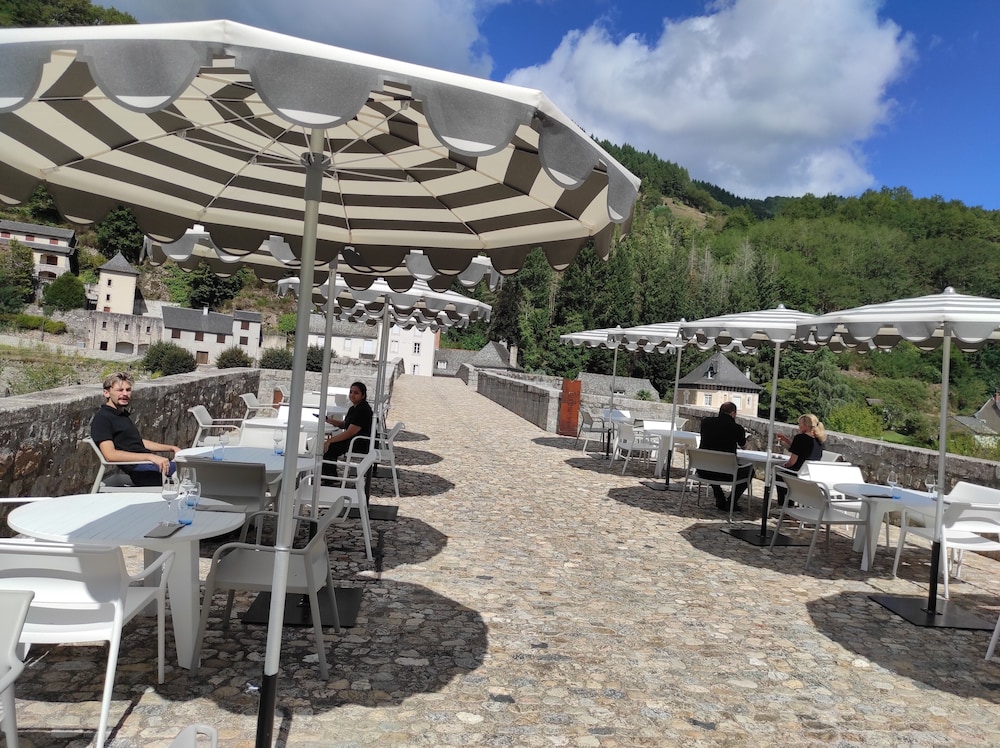 HOTEL LA RIVIERE 58/67