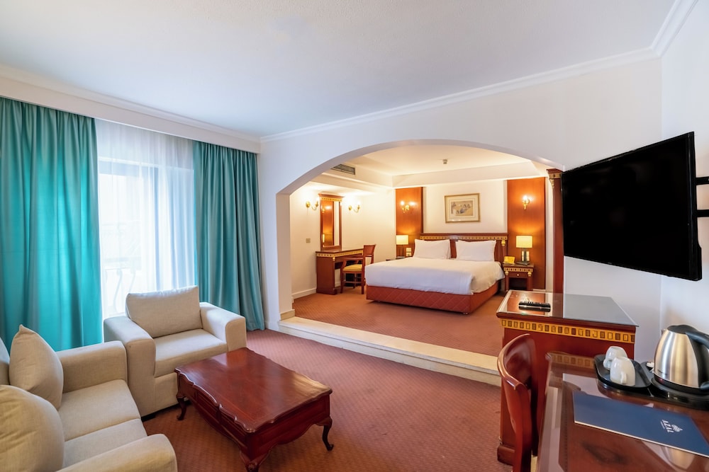 Azal Pyramids Hotel 65/74