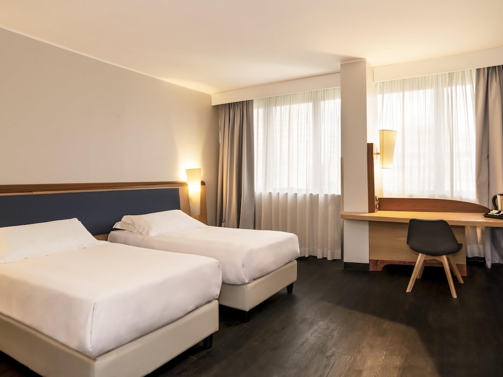 Mercure Roma West 14/73