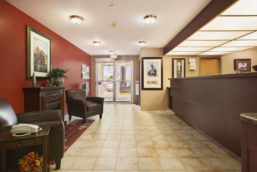 Super 8 by Wyndham Whitecourt 6/30