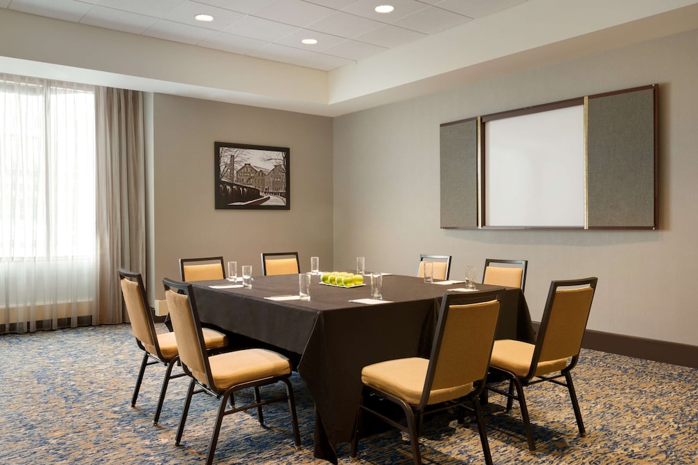 Embassy Suites by Hilton Boston Waltham 54/66