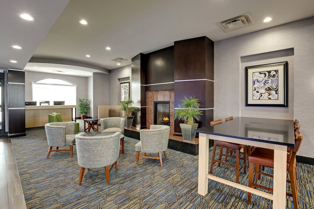 Holiday Inn Express Hotel and Suites Nashville-Opryland 48/64