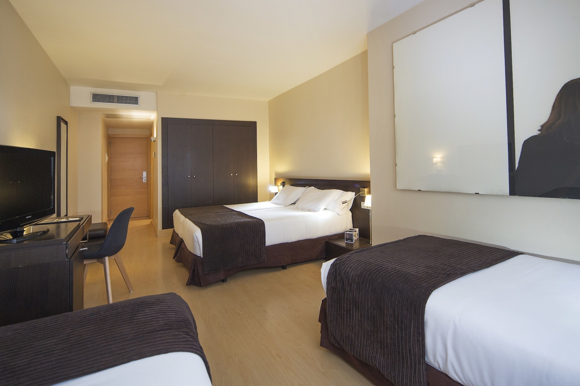 LOUNGE, DOUBLE BED
