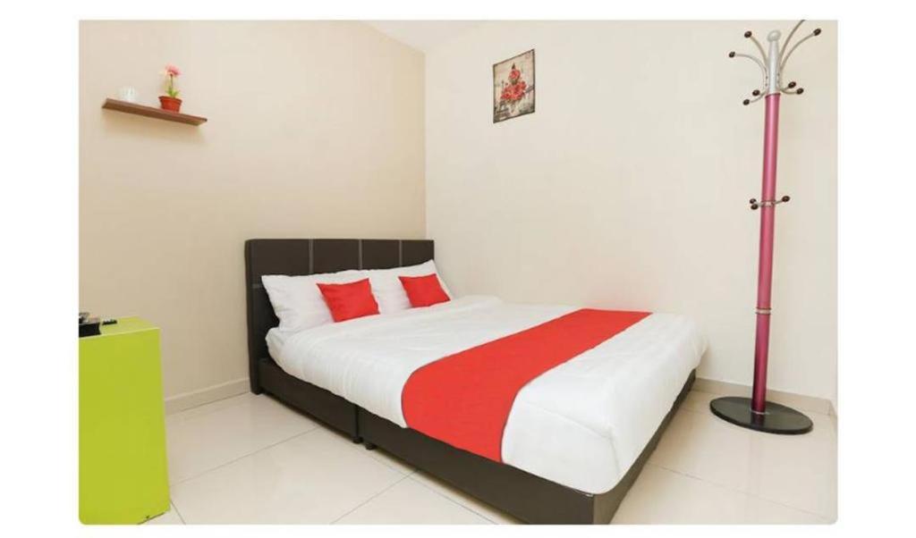 Oyo 89902 Semerah Suites Homestay Pontian 9/18