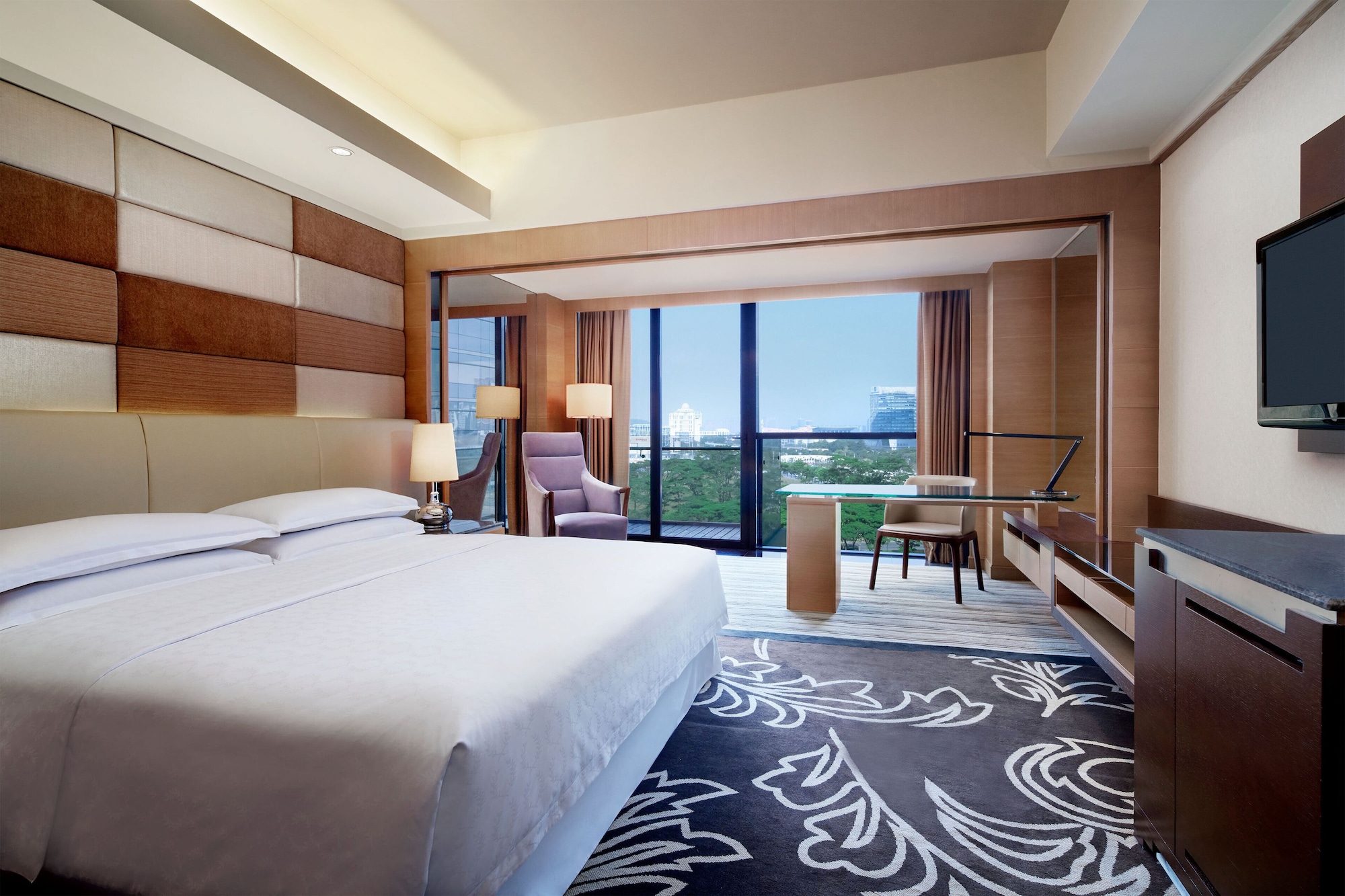 Club, King Bed, City View