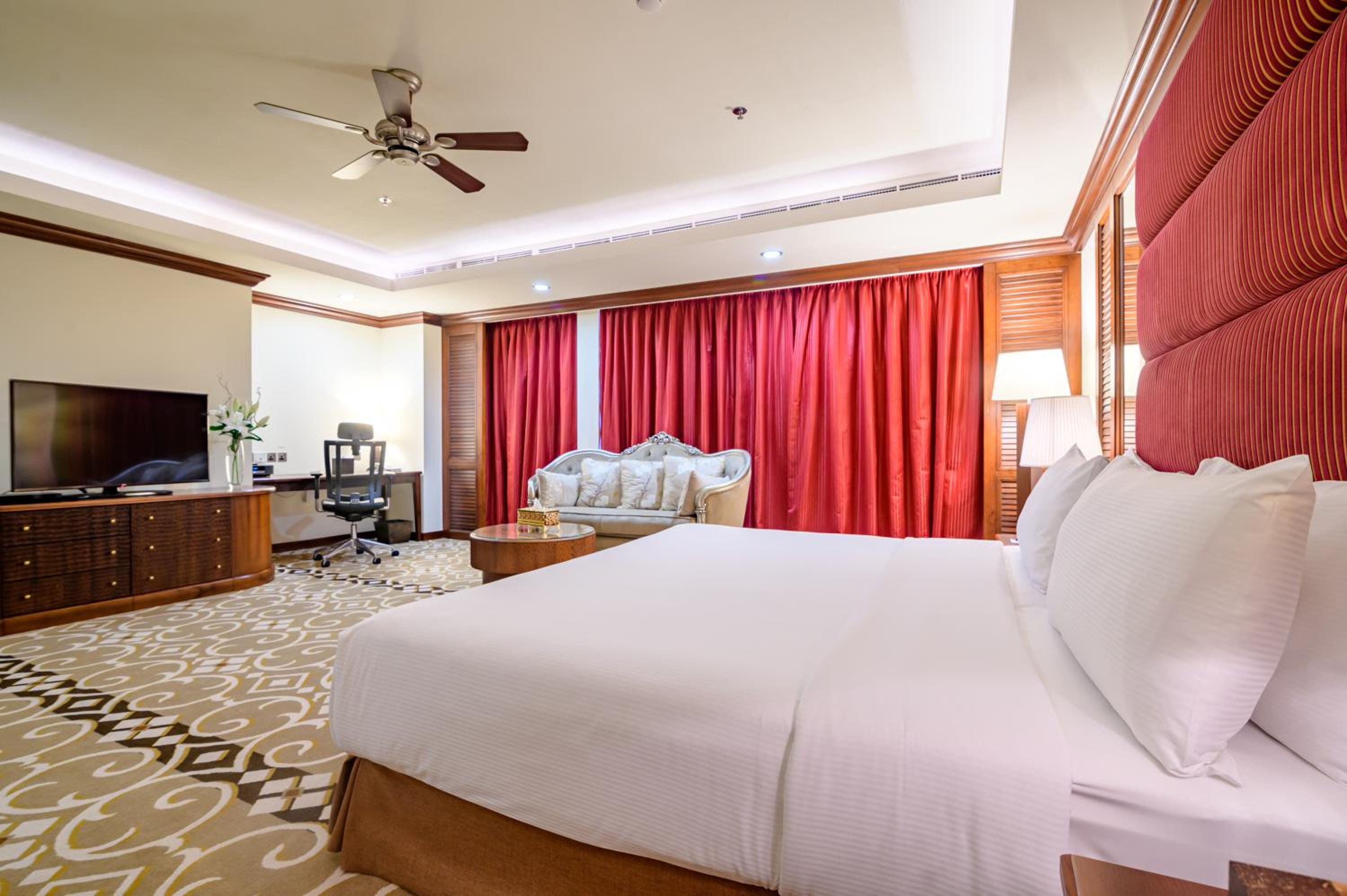 1 Bedroom, Presidential, Suite, Sea View, Living Area, Balcony or Terrace، Danat Jebel Dhanna Resort 2/6