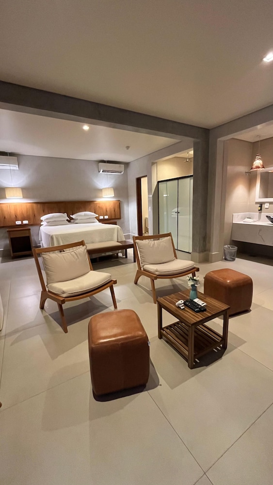 Hiu Hotel 25/50
