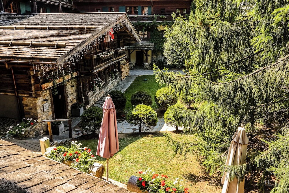 Hôtel Le Fer à Cheval 46/50