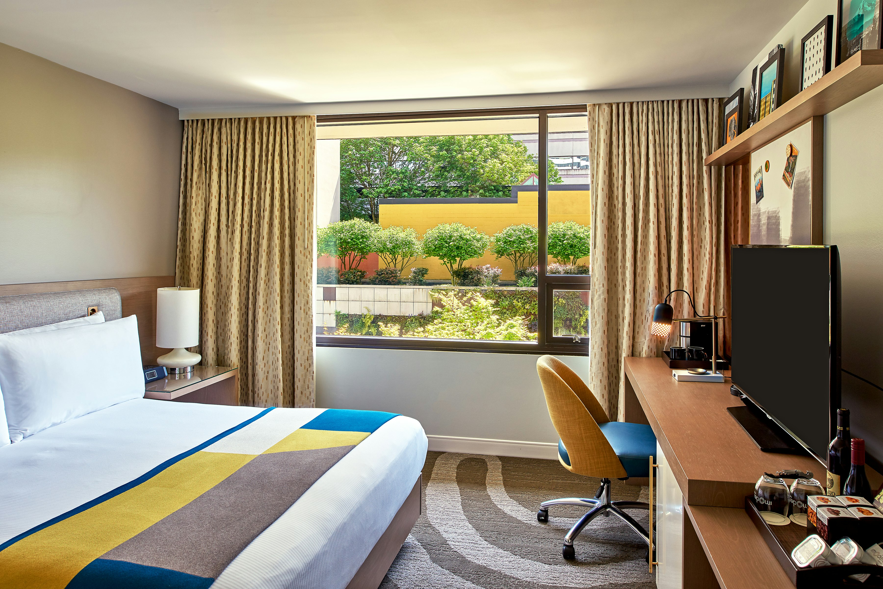 GARDEN, PREMIER, KING BED